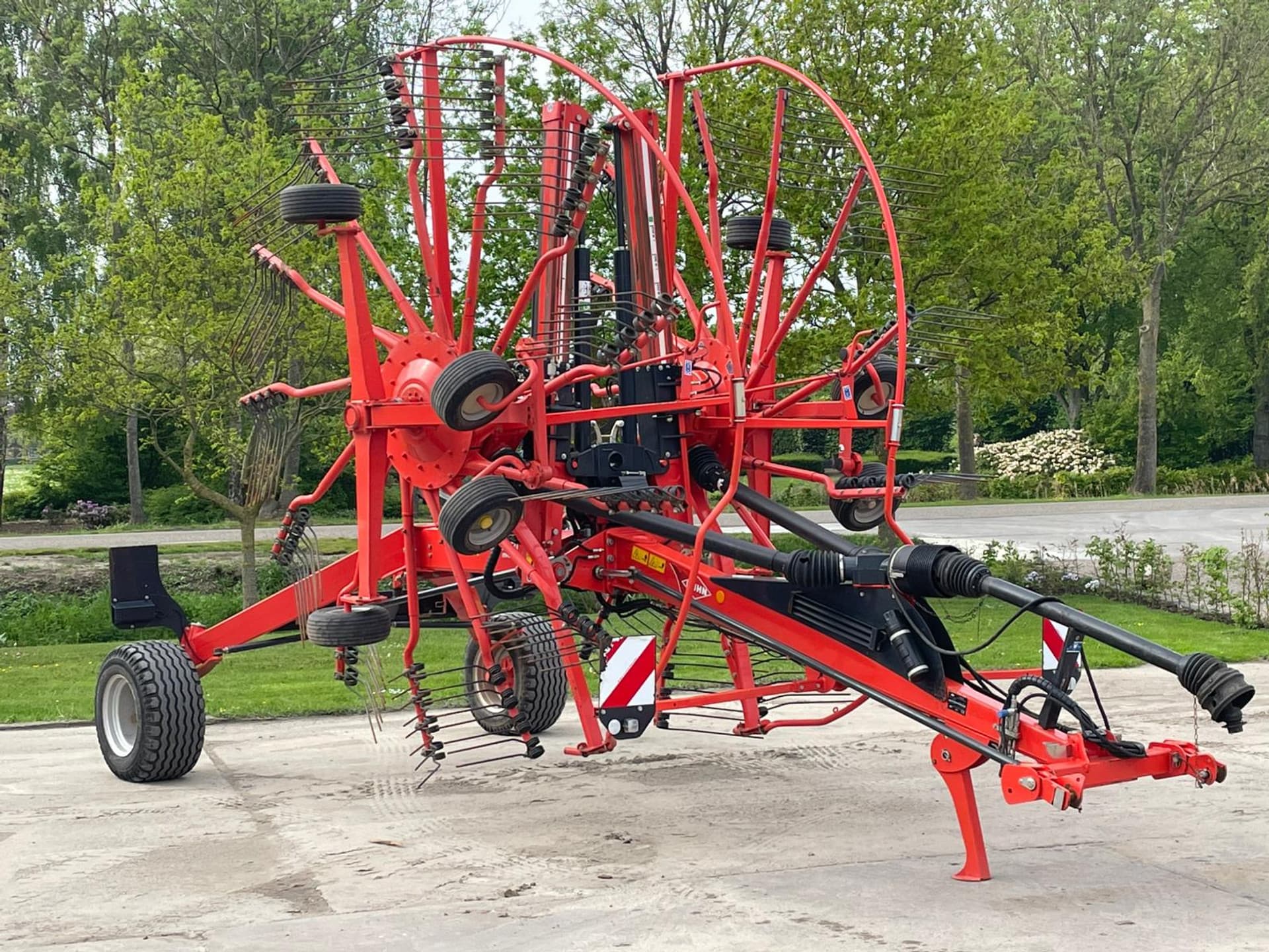 Kuhn GA 8731 Zwadhark Zwiller enkel heffend 8 meter Hark Rake Schwader