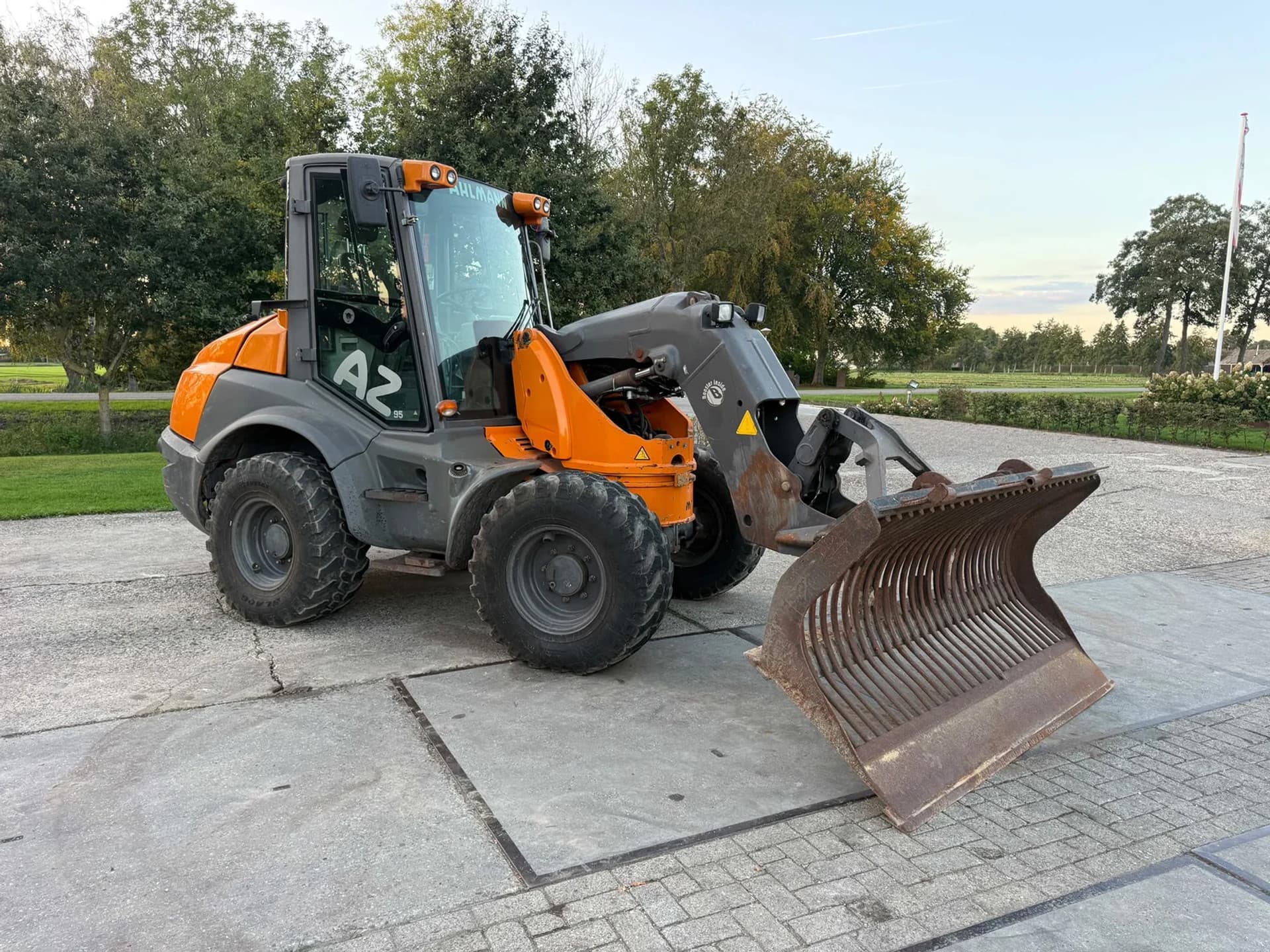 Ahlmann AZ 95 Shovel AZ 95 ahlmann Loader Volvo Komatsu Zwenkgiek