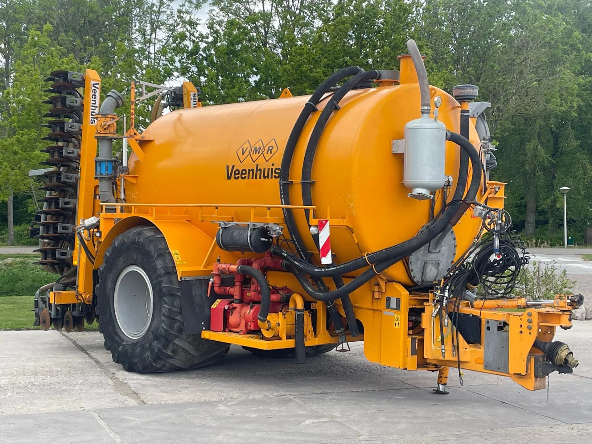 Veenhuis HDG 14000 Bemestertank + bemester Turbovuller Kenteken